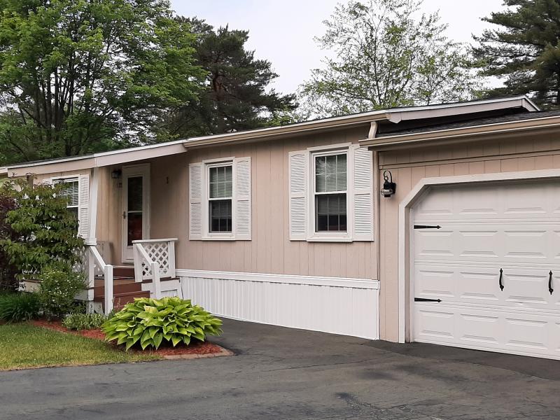 LOT #122 - 1988 TITAN 27 X 48
