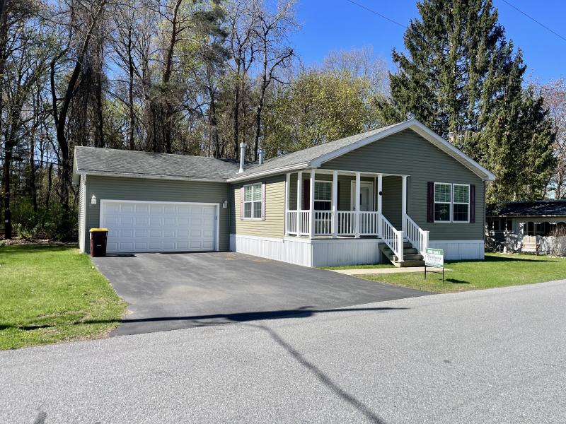 LOT #7 2016 Commodore 28 x 56